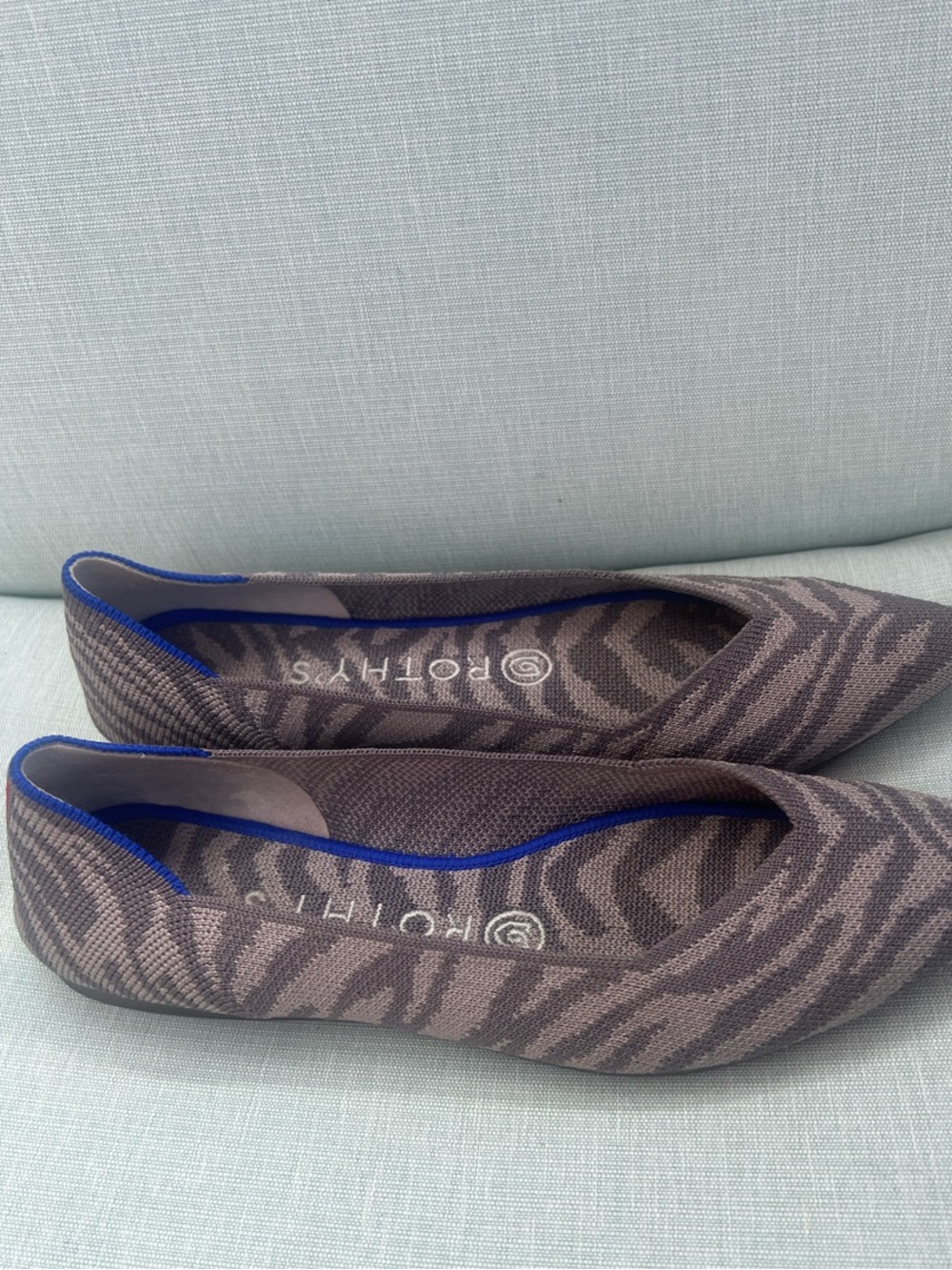 Like new Rothy's Pointed-Toe Zebra Knit Flats in Gray and Blue Trim sz 7